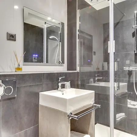 Hotel Kyriad 12 - Nation 3*