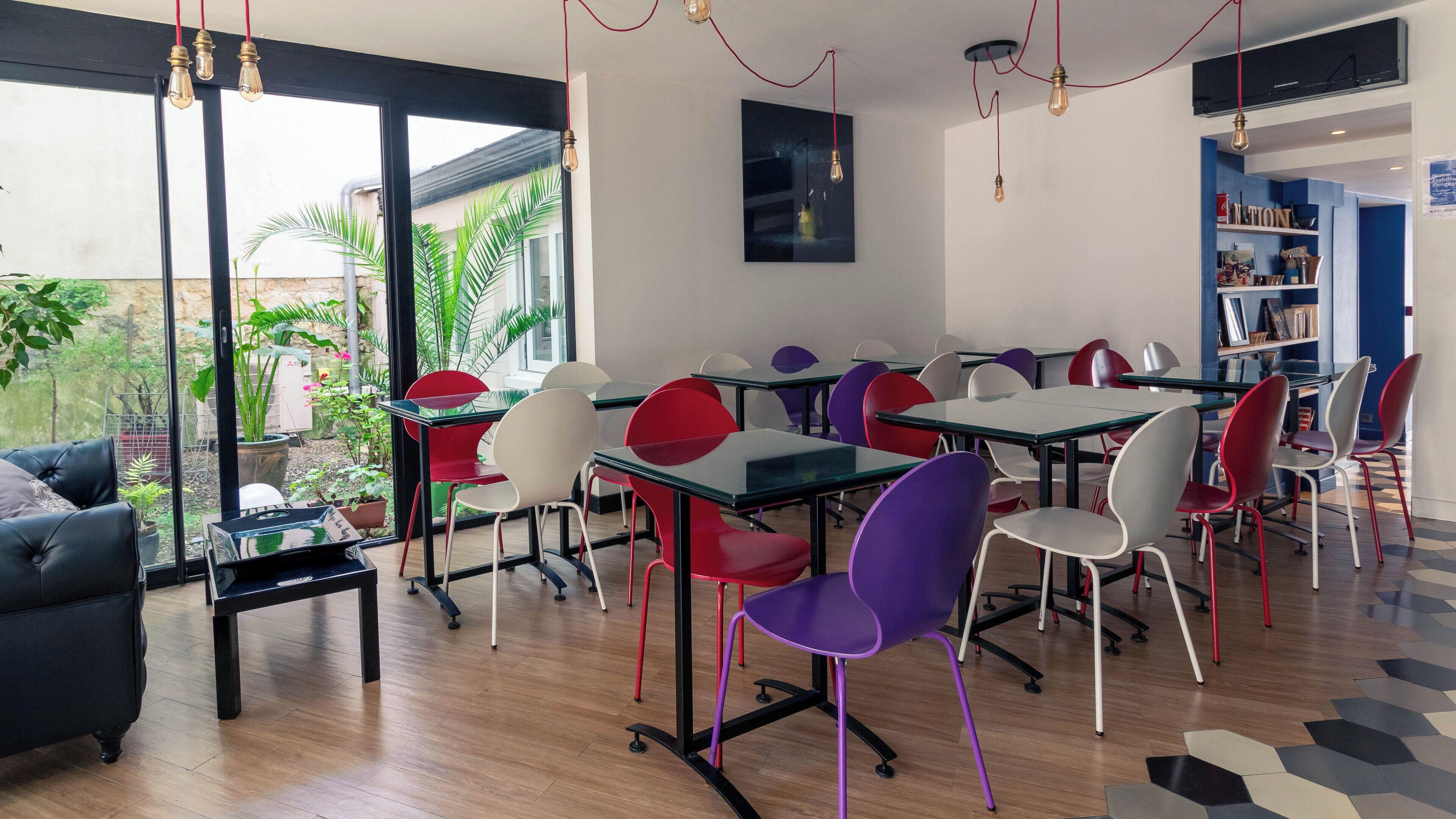 Kyriad 12 - Nation Hotel