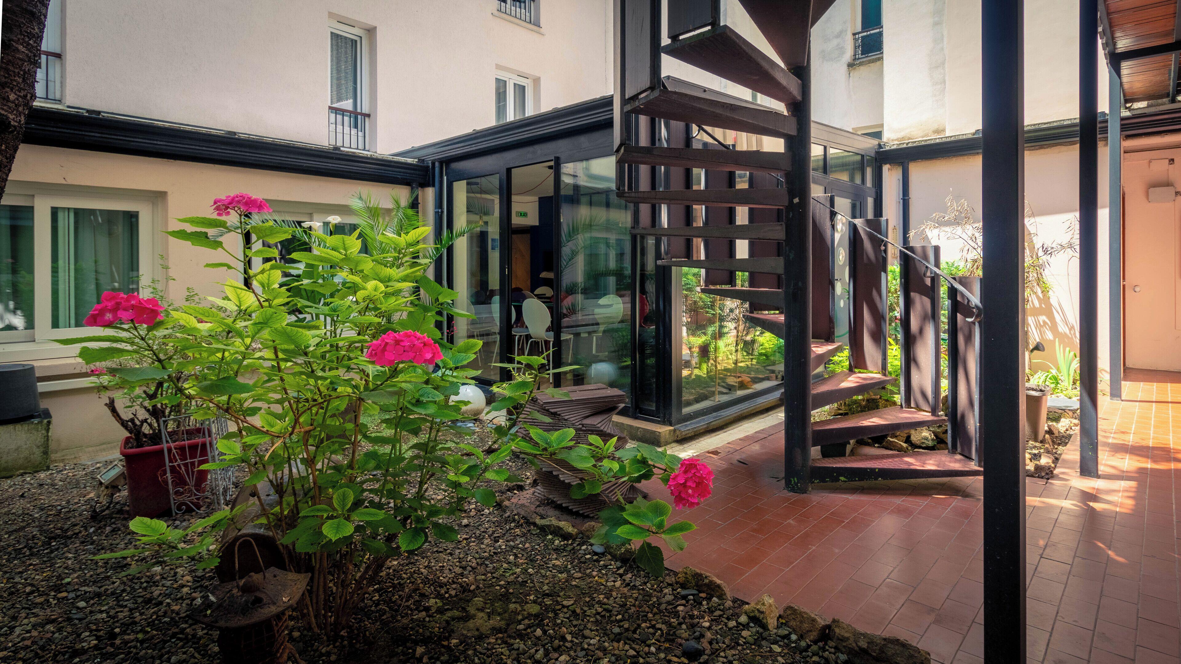 Kyriad 12 - Nation Hotel