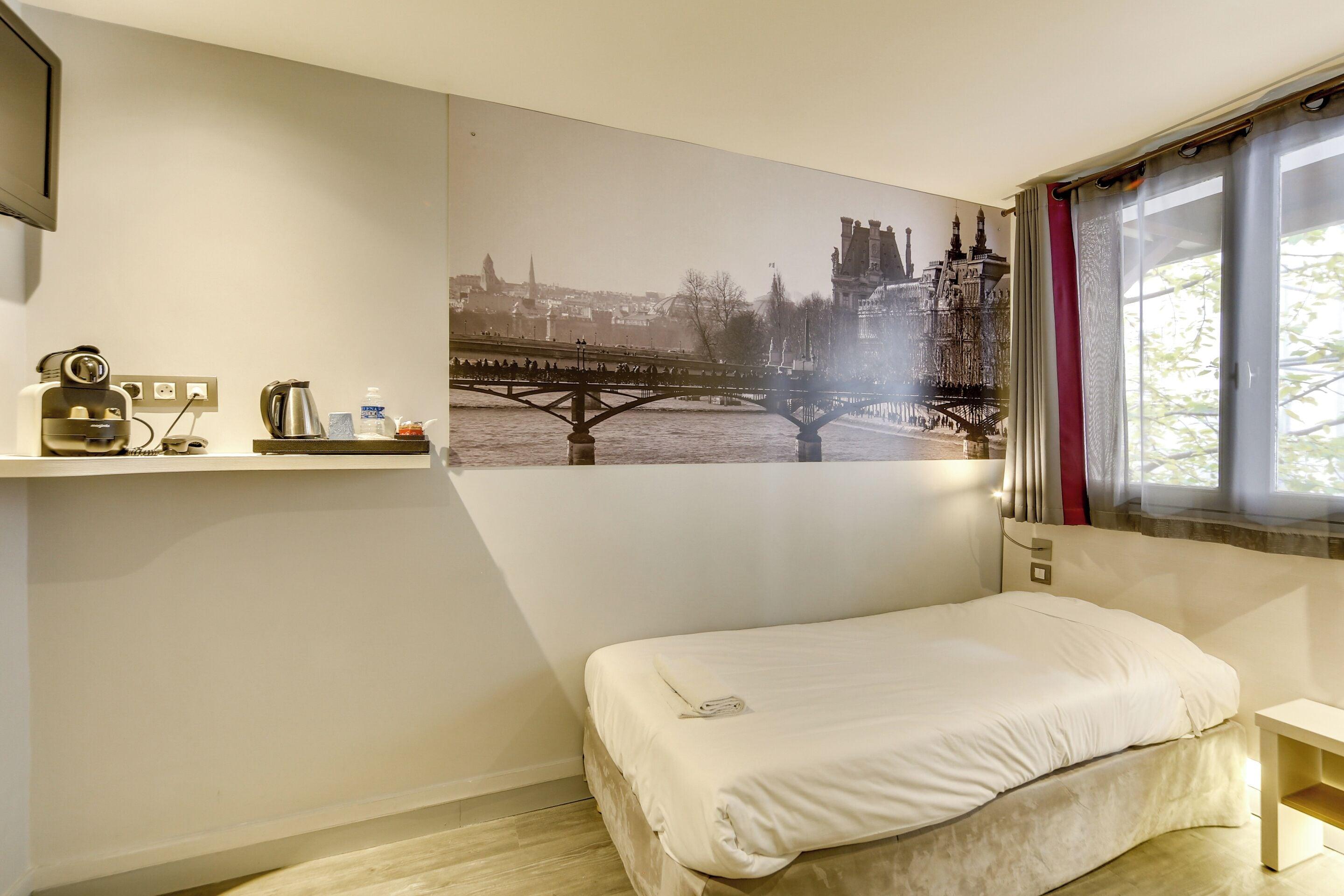 Hotel Kyriad 12 - Nation 3*